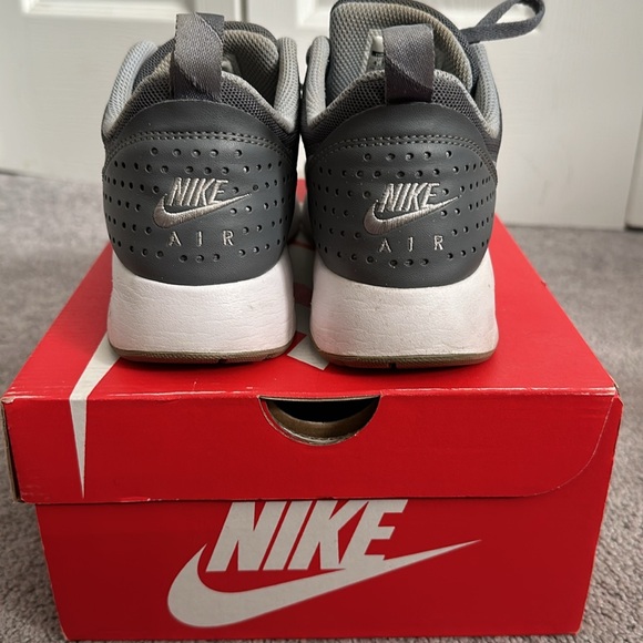 NIKE AIR MAX TAVAS GREY (4.5Y or 6.5 women) - Picture 11 of 11